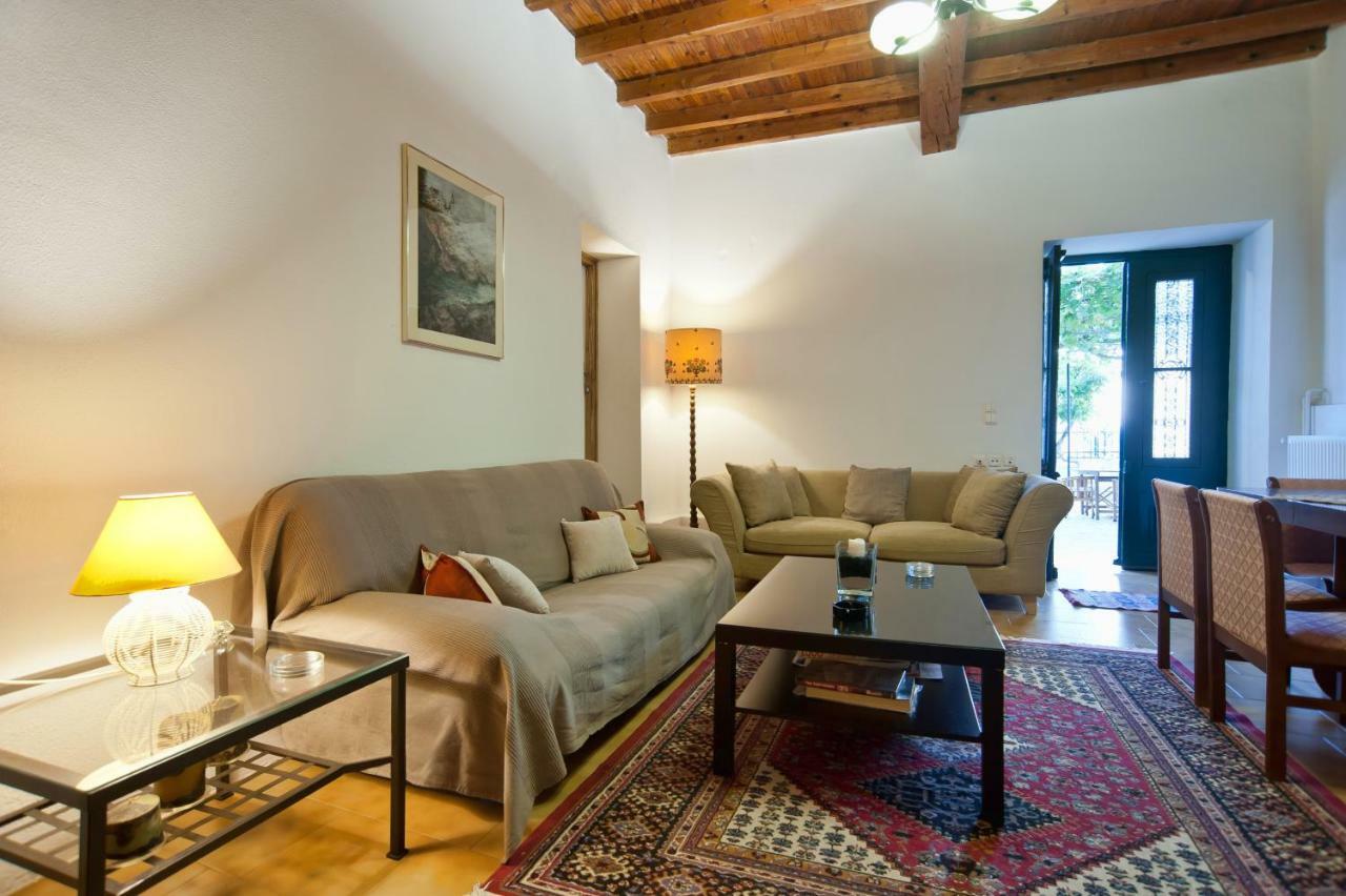 Elia Apartments Chrisso Delphi Exterior foto